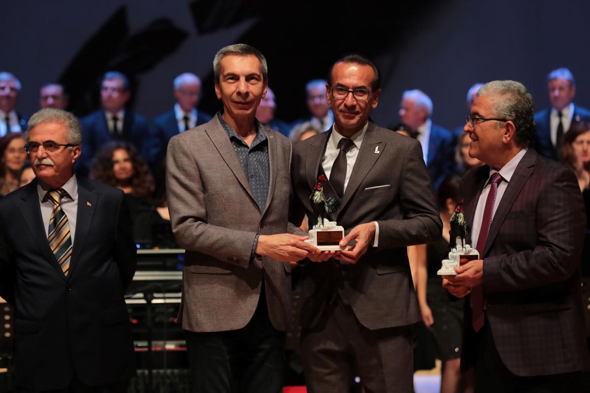 ATA SEVGİSİ TÜRKÜLERLE DİLE GELDİ