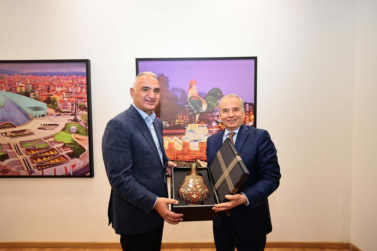 BİLİM, KÜLTÜR VE SANAT MERKEZİNE TAM NOT