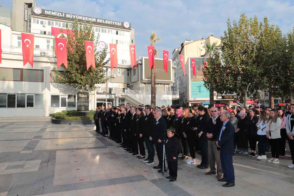 BÜYÜKŞEHİR PERSONELİ ATASINI ANDI