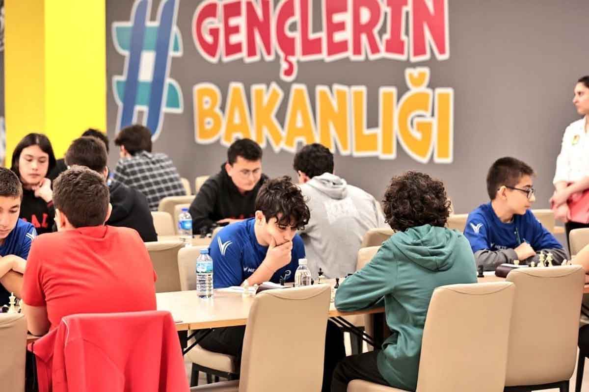 DENİZLİ’DE YURTLAR SAHAYA İNİYOR  