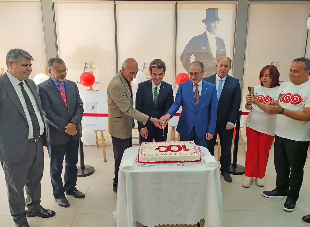 İZMİR'DE 100 YILLIK TAPU SENETLERİ SERGİLENDİ