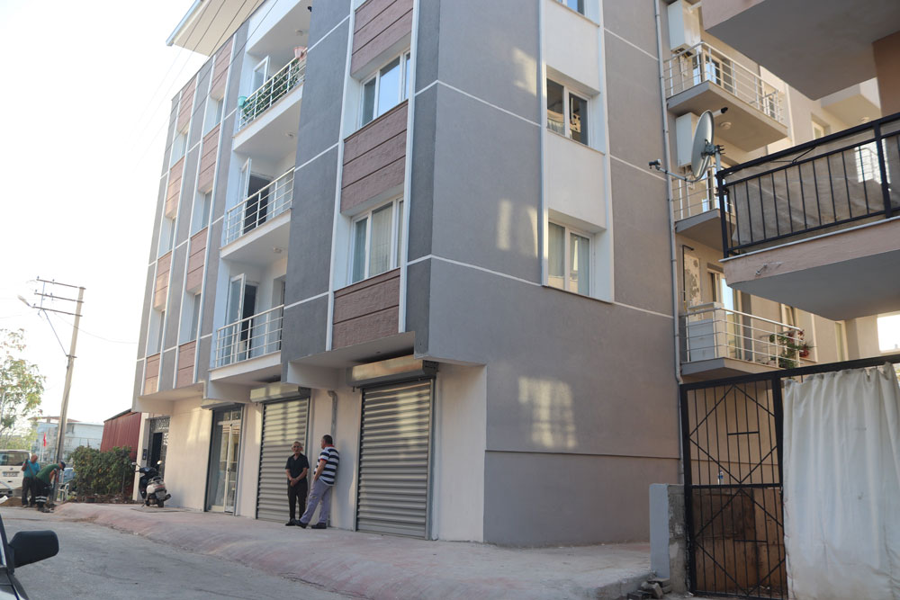 İZMİR'DE SATIN ALDIKLARI DAİRELERİN BAŞKASINA SATILDIĞINI TESADÜFEN ÖĞRENDİLER