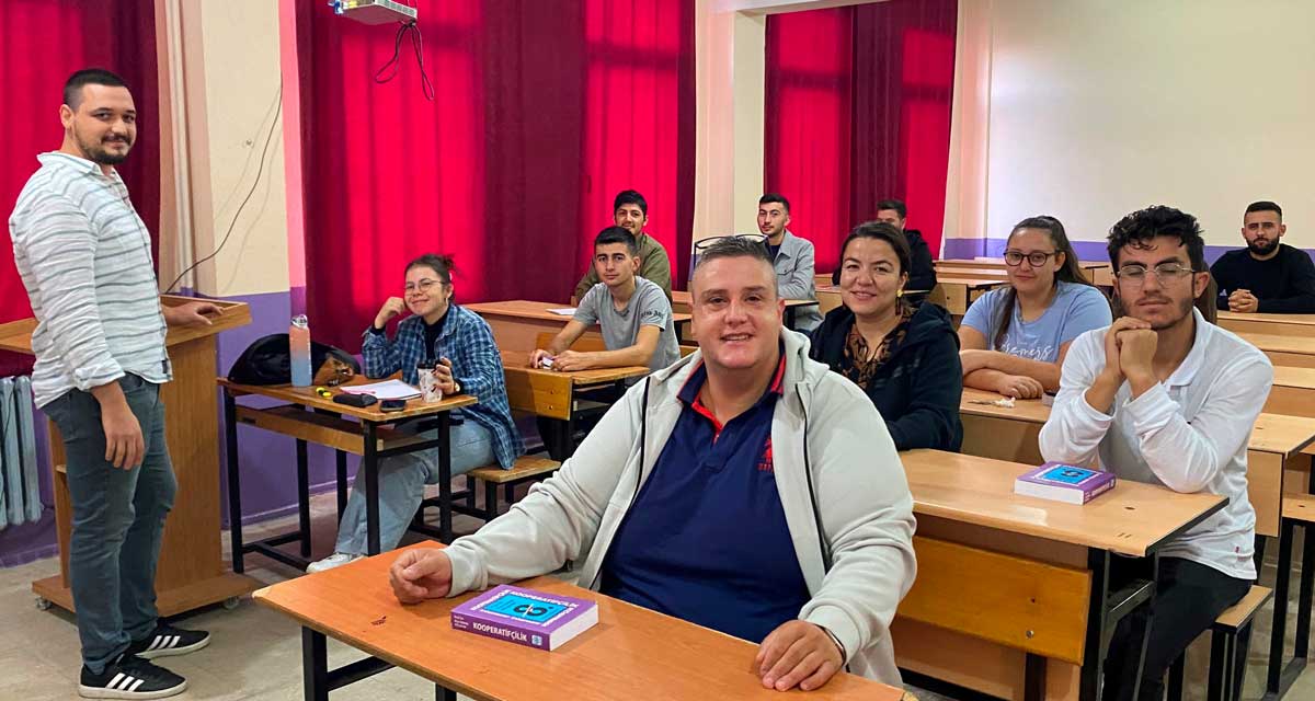 MANİSALI ÇİFT 40 YAŞINDAN SONRA ÜNİVERSİTELİ OLDU