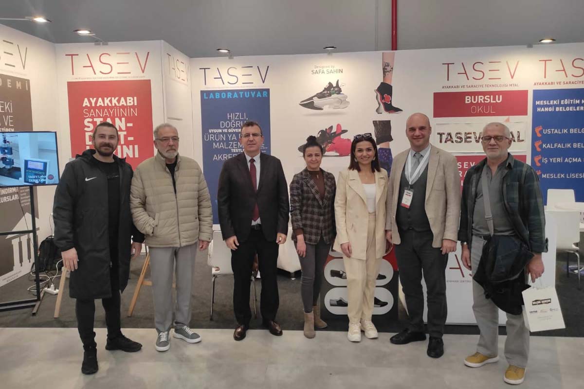 PAÜ, DÜNYA AYAKKABI KONGRESİNE KATILDI