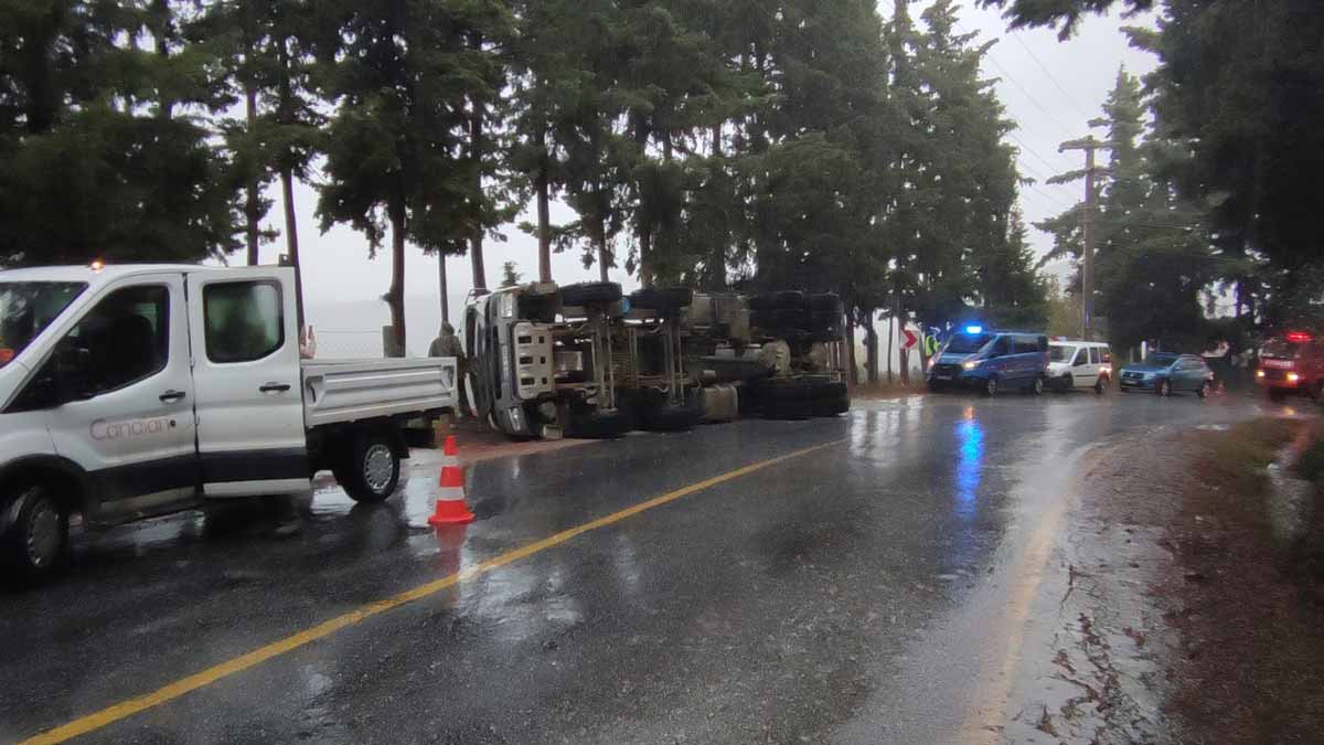 SÖKE’DE YAĞIŞLI HAVA KAZAYA NEDEN OLDU  