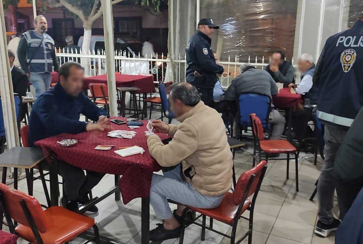 TURGUTLU’DA HUZUR UYGULAMASINDA ARANAN 10 ŞAHIS YAKALANDI  