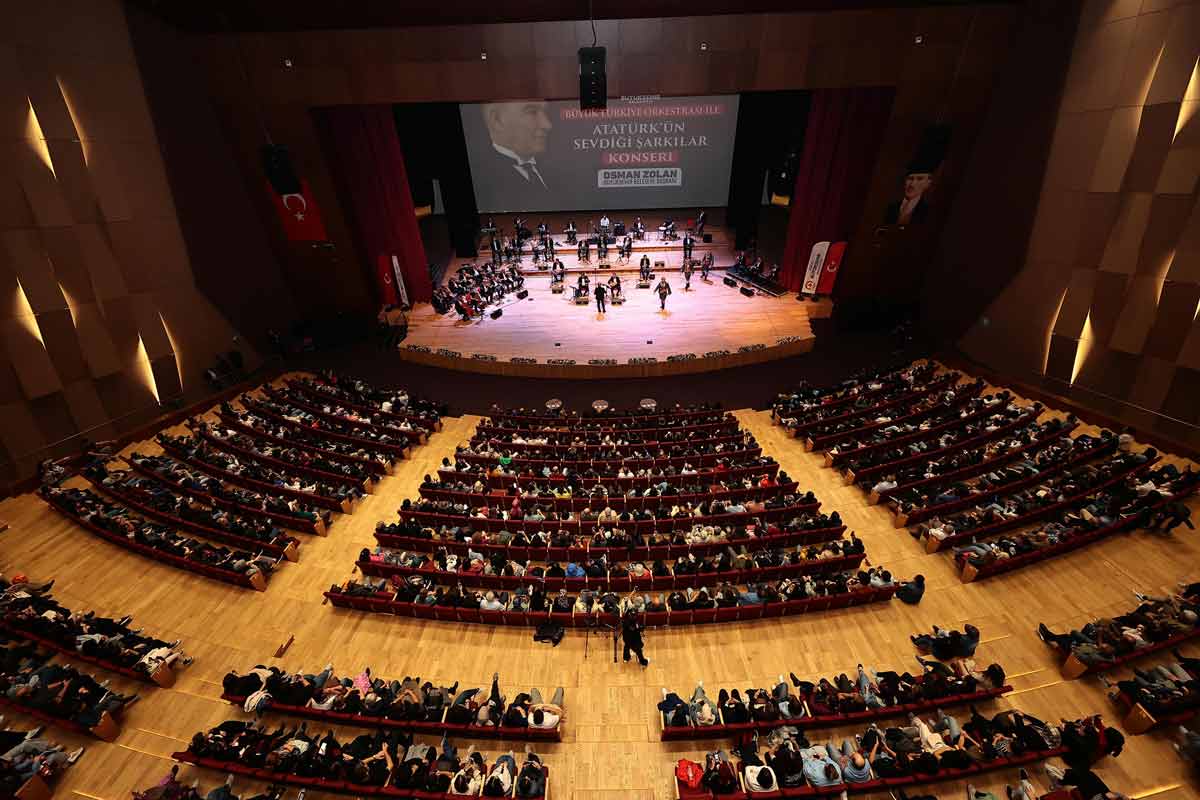 TÜRKİYE ORKESTRASI ATA’NIN SEVDİĞİ ŞARKILARI ÇALDI