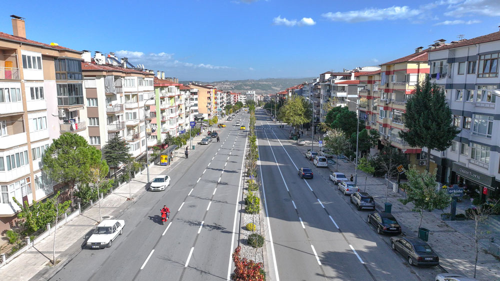 YOL ÇİZGİLERİ YENİLENDİ