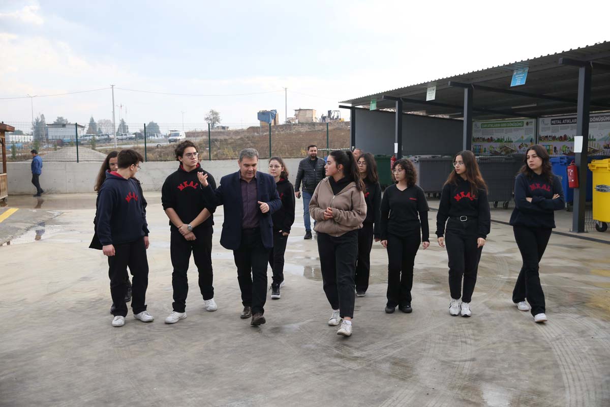 ATIK GETİRME MERKEZİ ZİYARETÇİLERİNİ AĞIRLADI