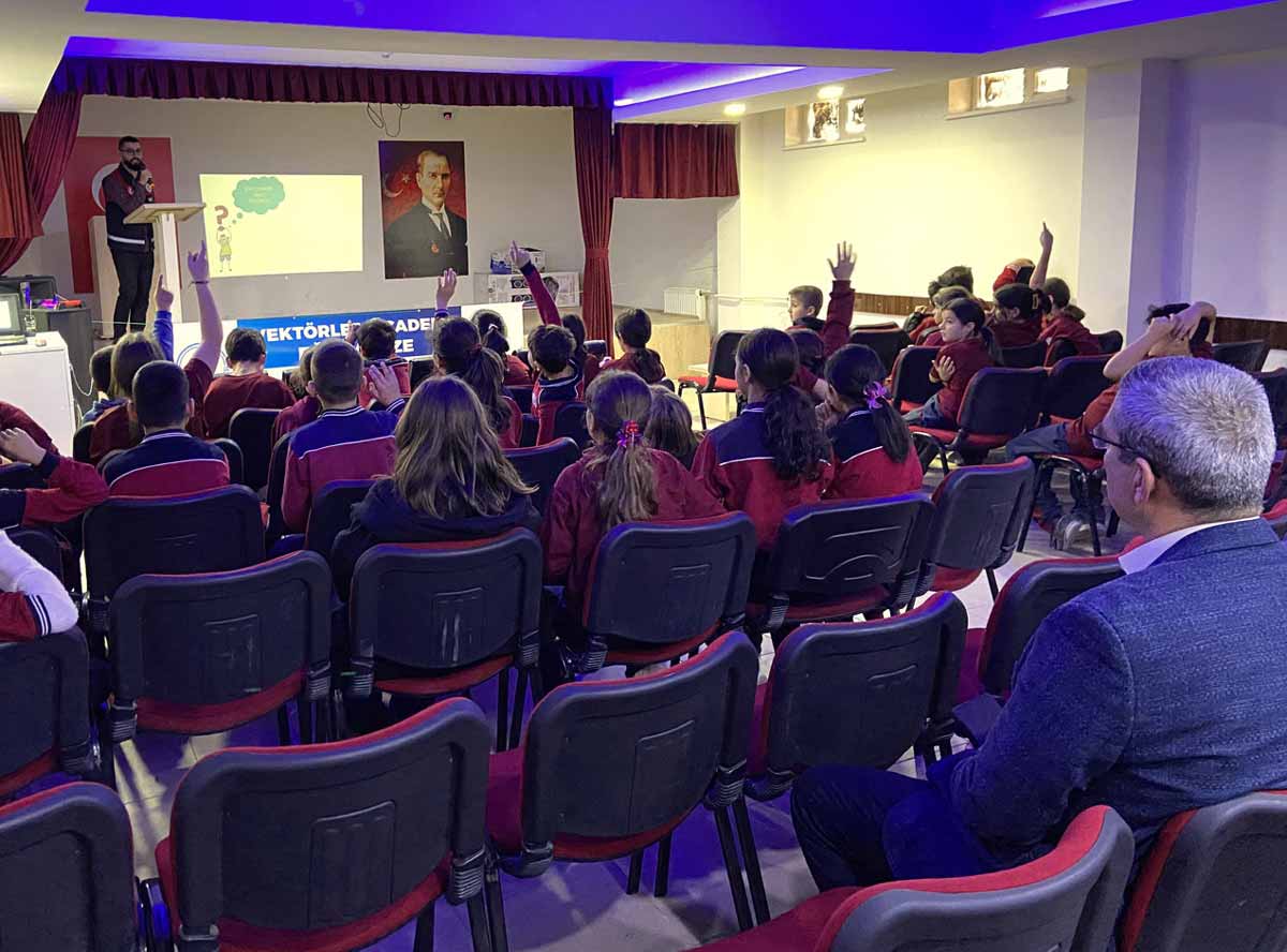 BELEDİYE PERSONELİNE VEKTÖRLE MÜCADELE EĞİTİMİ