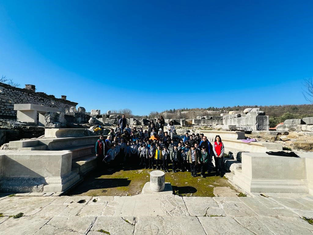 ÇOCUKLARA TARİHİ ALANDA TİYATRO ÇALIŞMASI GERÇEKLEŞTİRİLDİ