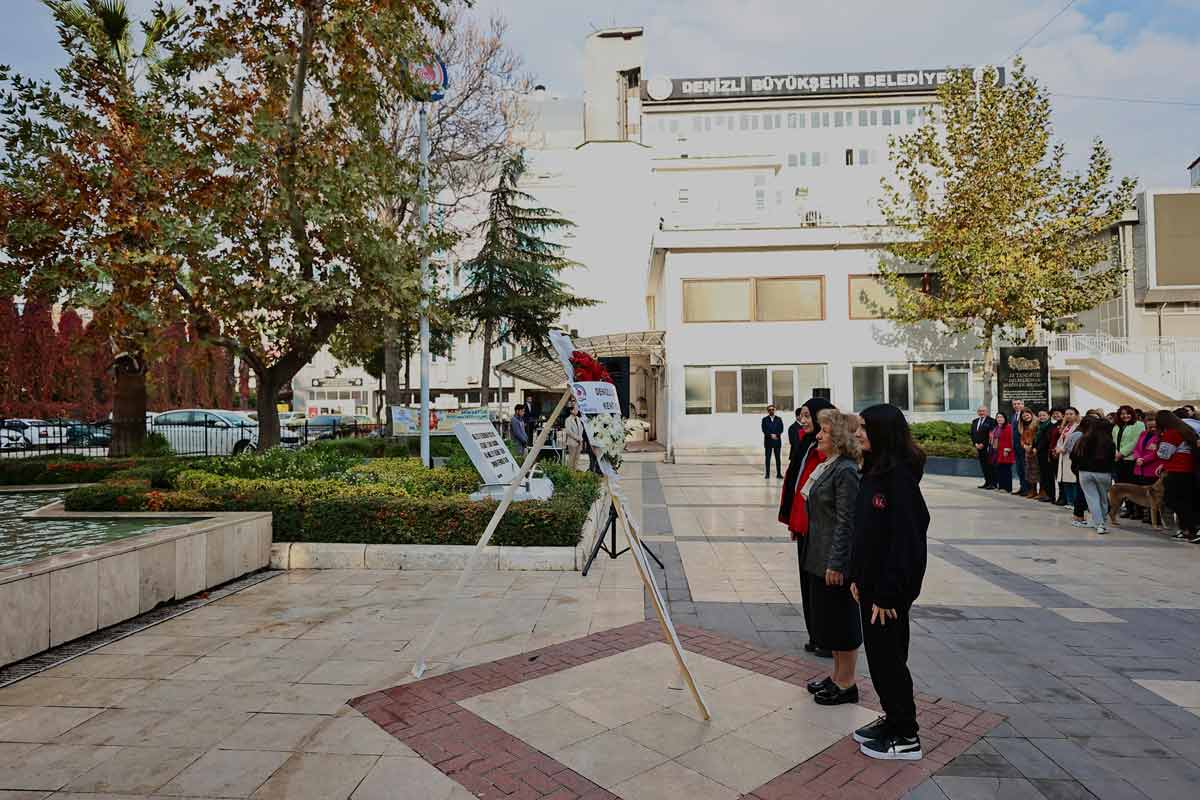 DENİZLİLİ KADINLAR ATA’NIN HUZURUNDA