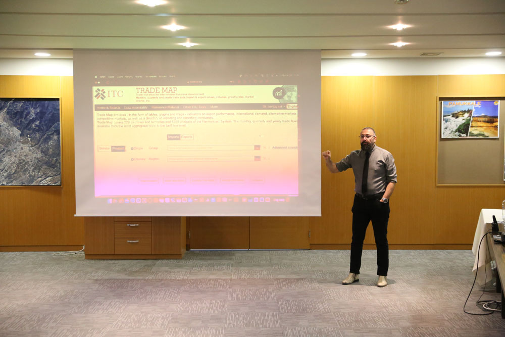 MAKİNE SEKTÖRÜNE İHRACAT BECERİLERİ EĞİTİMİ VERİLDİ