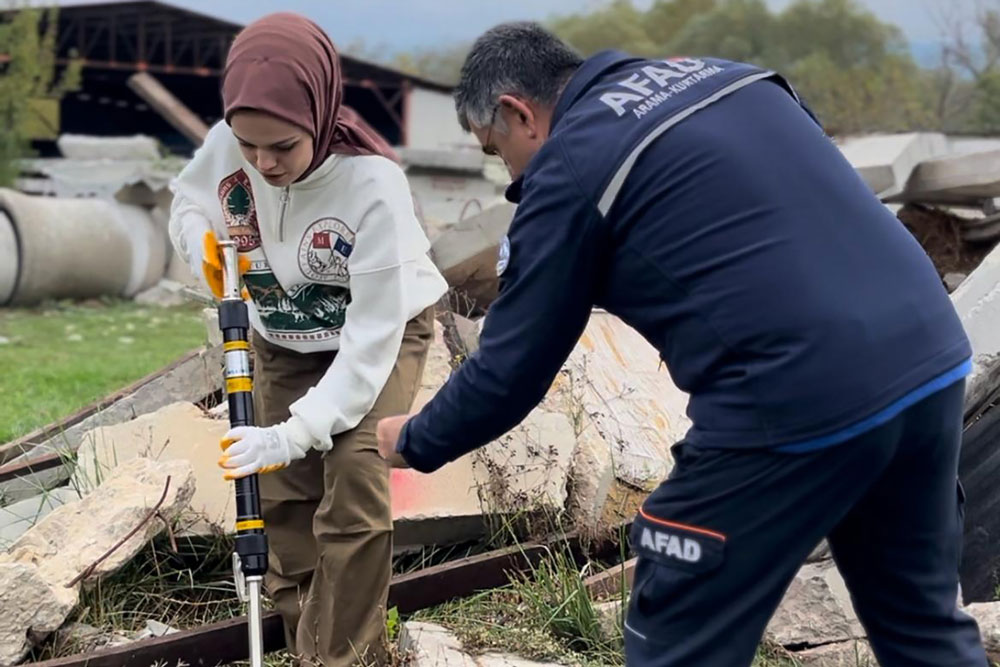 PAÜ’LÜ ÖĞRENCİLER AFAD GÖNÜLLÜSÜ OLDU