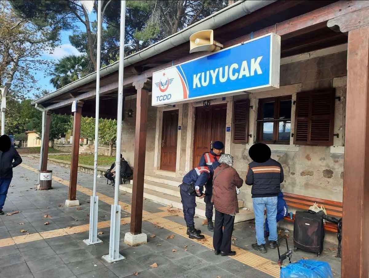 TRENDEKİ YOLCULUK 'GÖZALTI' İLE SON BULDU