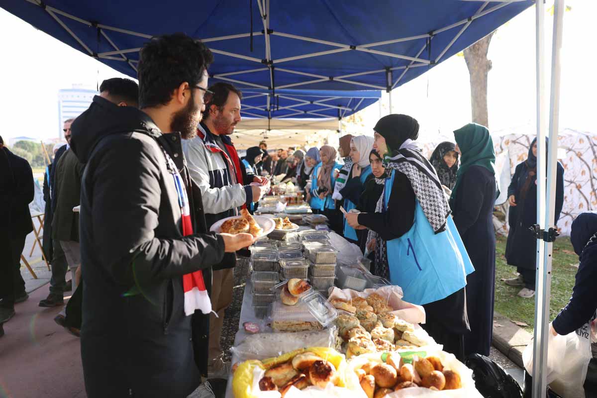 ÜNİVERSİTEDE GAZZE İÇİN KERMES