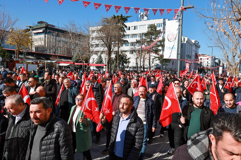 UŞAK’TA TERÖRE LANET YÜRÜYÜŞÜ