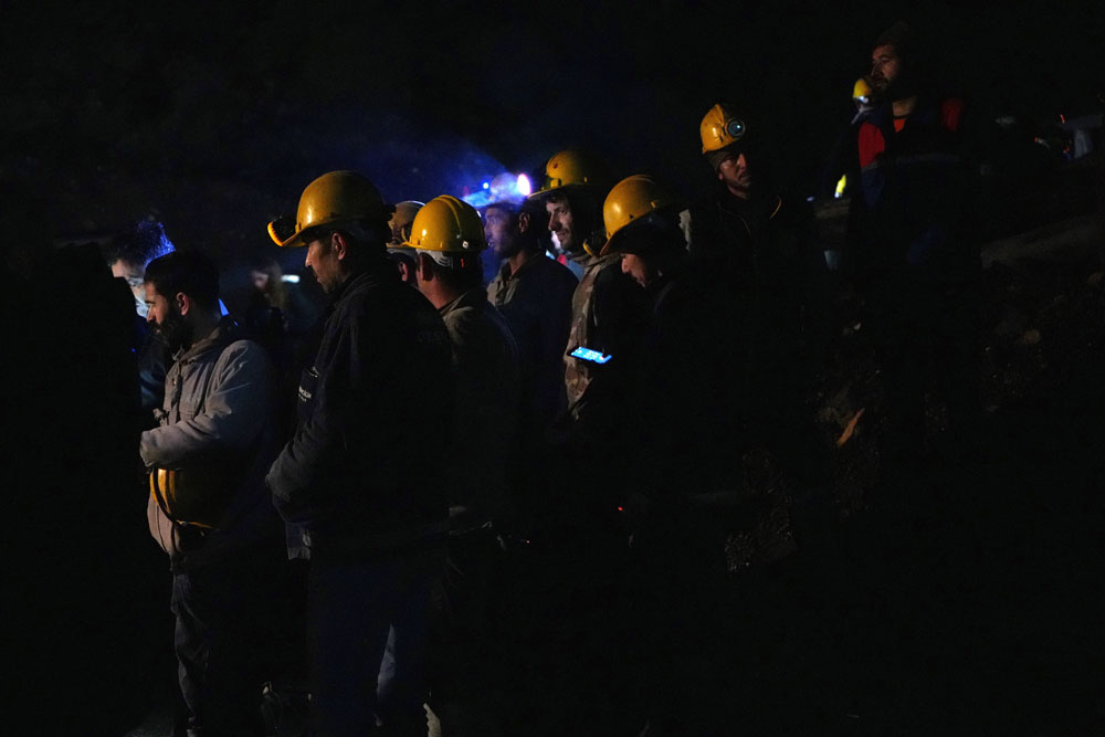 VALİ COŞKUN MADEN SAHASINA GİTTİ