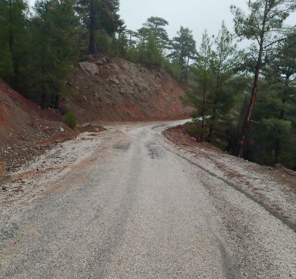 YAĞIŞIN BOZDUĞU YOLLAR YENİDEN YAPILDI