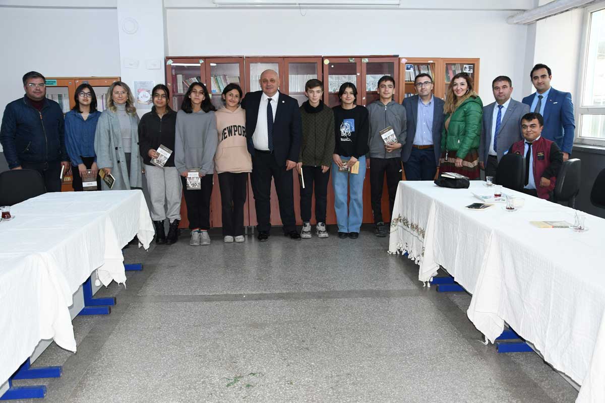 İKİ OKULA KİTAP DESTEĞİ