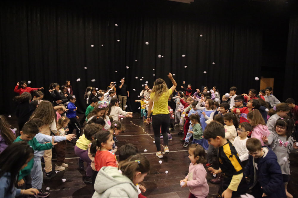 ÇOCUKLAR KARNE ŞENLİĞİNDE DOYASIYA EĞLENDİ