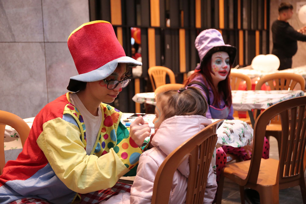 ÇOCUKLAR KARNE ŞENLİĞİNDE DOYASIYA EĞLENDİ