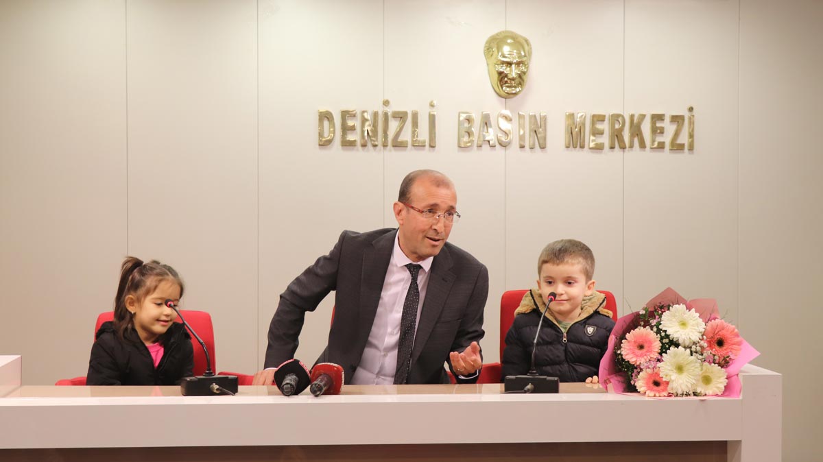 ANAOKULU ÖĞRENCİLERİNDEN GAZETECİLERE SÜRPRİZ