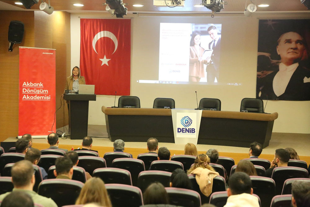 DENİB AKADEMİ'DE E-İHRACAT STRATEJİLERİ MASAYA YATIRILDI