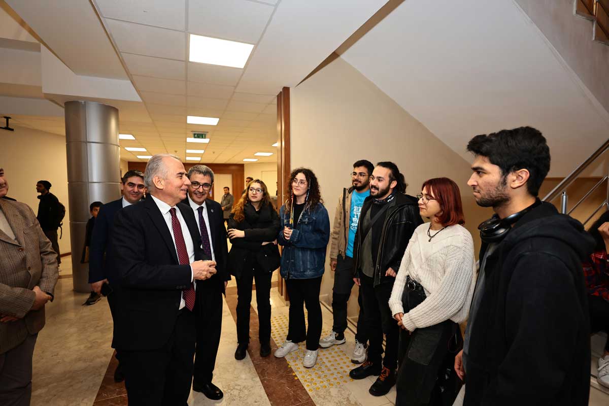 FİNAL HAFTASINDAKİ ÖĞRENCİLERE ÇORBA İKRAM ETTİLER