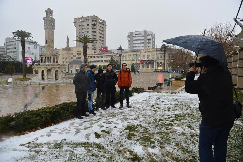İZMİRLİLER 7 YILDIR KAR HASRETİ ÇEKİYOR