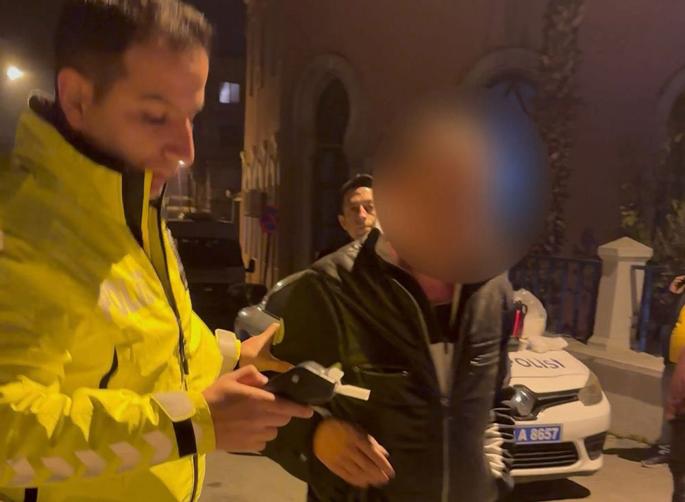 MİLAS'TA ALKOLLÜ SÜRÜCÜ POLİS EKİPLERİNE ZOR ANLAR YAŞATTI