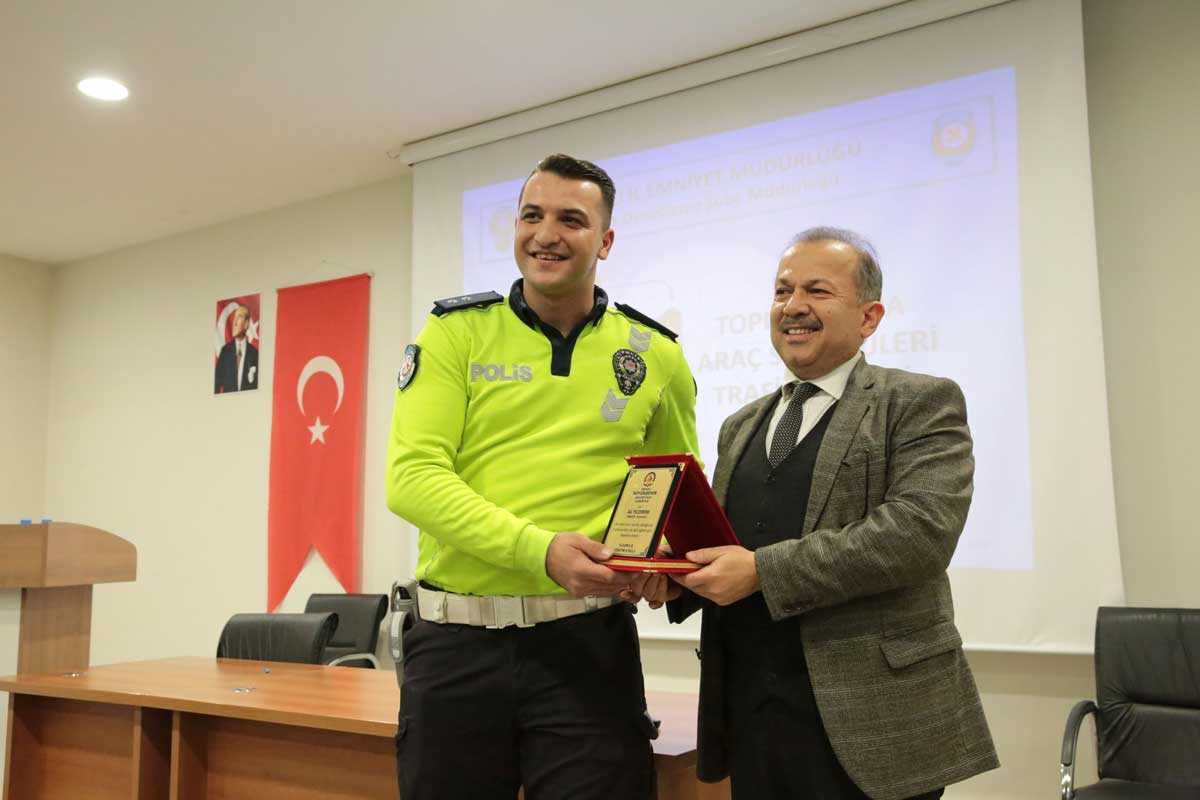 OTOBÜS ŞOFÖRLERİNE ETKİLİ İLETİŞİM EĞİTİMİ