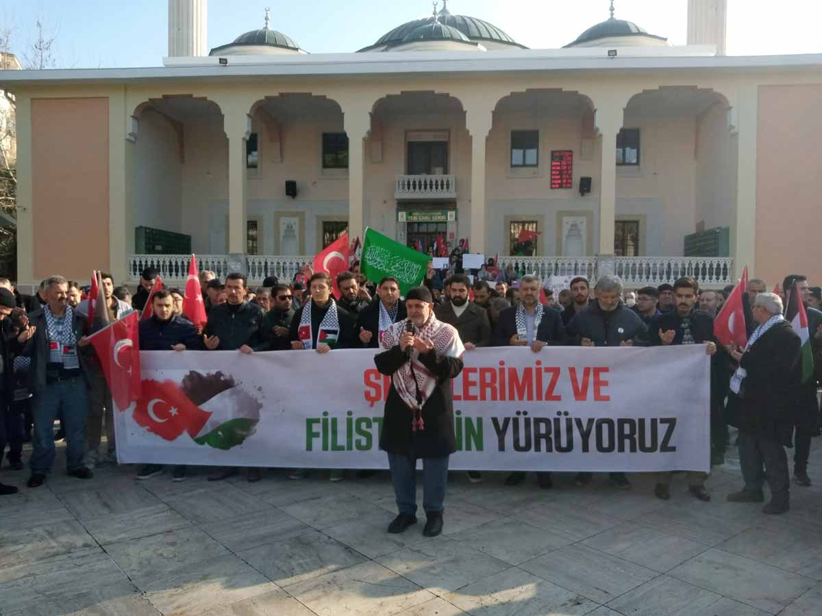 ŞEHİTLER VE FİLİSTİN İÇİN YÜRÜDÜLER