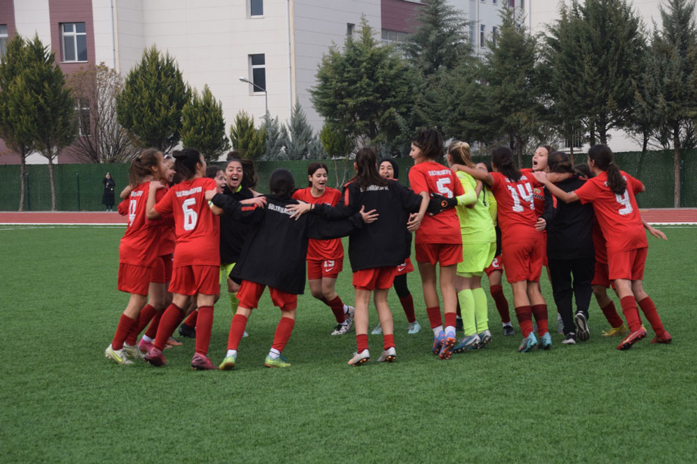 SULTANLAR YENİ YILA MUTLU GİRDİ5-3