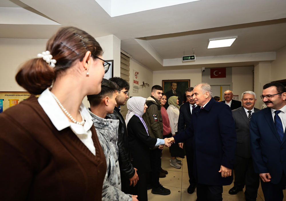 ZOLAN’A ALTIN OK ÖDÜLÜ VERİLDİ