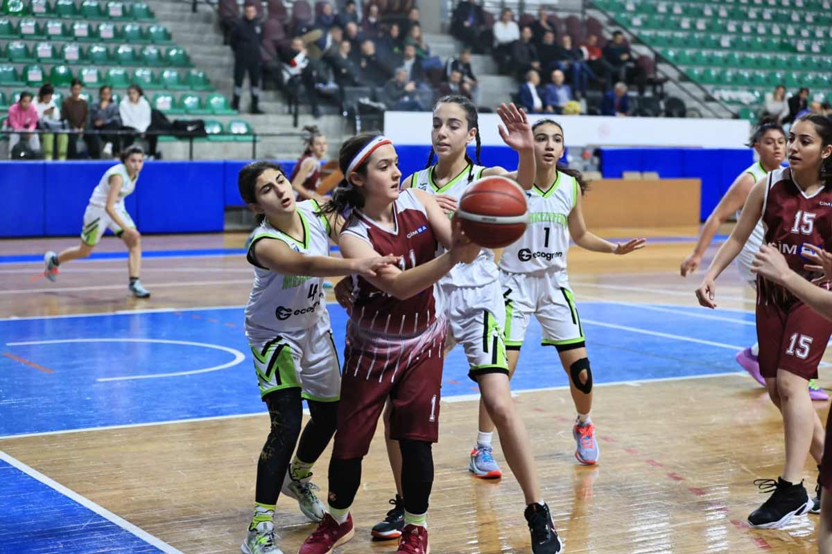 Denizli’de düzenlenen Basketbol U14 Kızlar Bölge Şampiyonası 