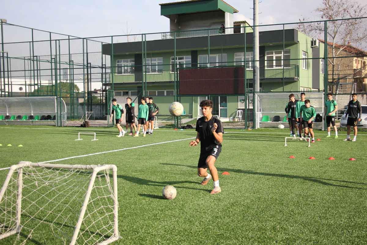 DENİZLİSPOR U19 TAKIMI, GÖZTEPE İLE KARŞILAŞACAK 