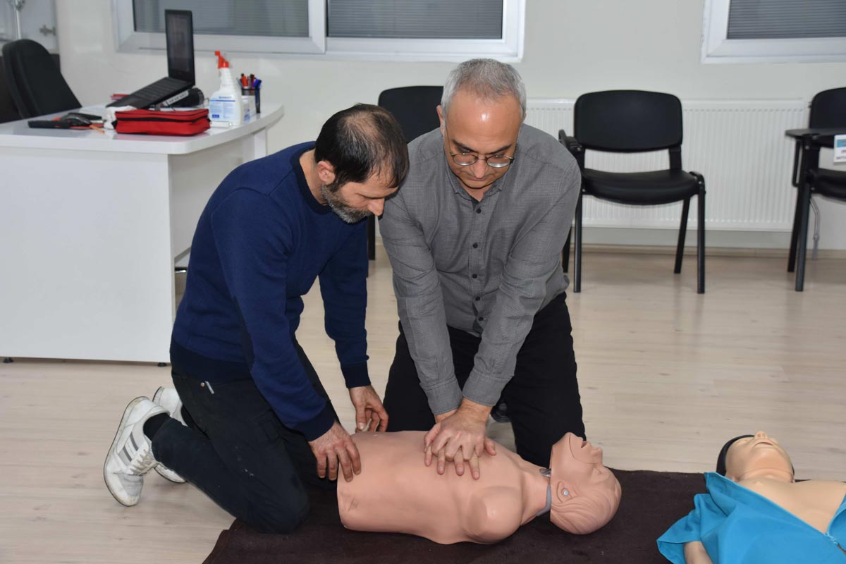 DOSTEM’DE İLKYARDIM EĞİTİMLERİ DEVAM EDİYOR