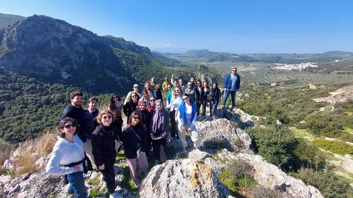 İSTANBULLU ÖĞRENCİLER, KUŞADASI’NIN DOĞAL PEYZAJINA HAYRAN KALDI