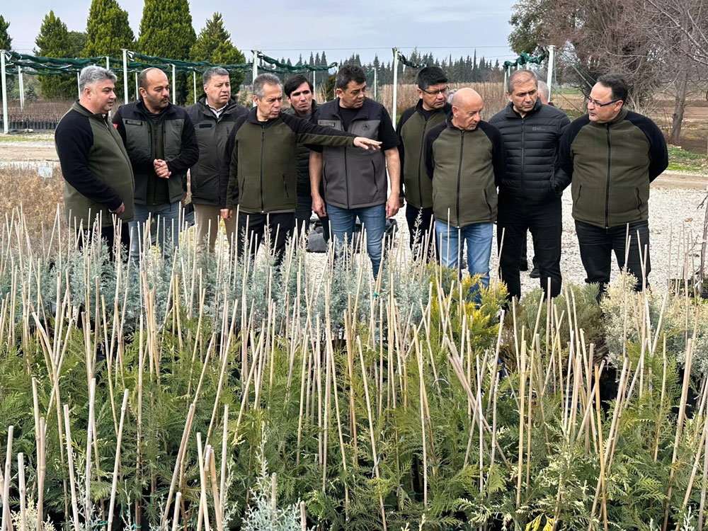 MÜDÜR ÜÇGÜL SAHAYI KARIŞ KARIŞ DOLAŞIYOR