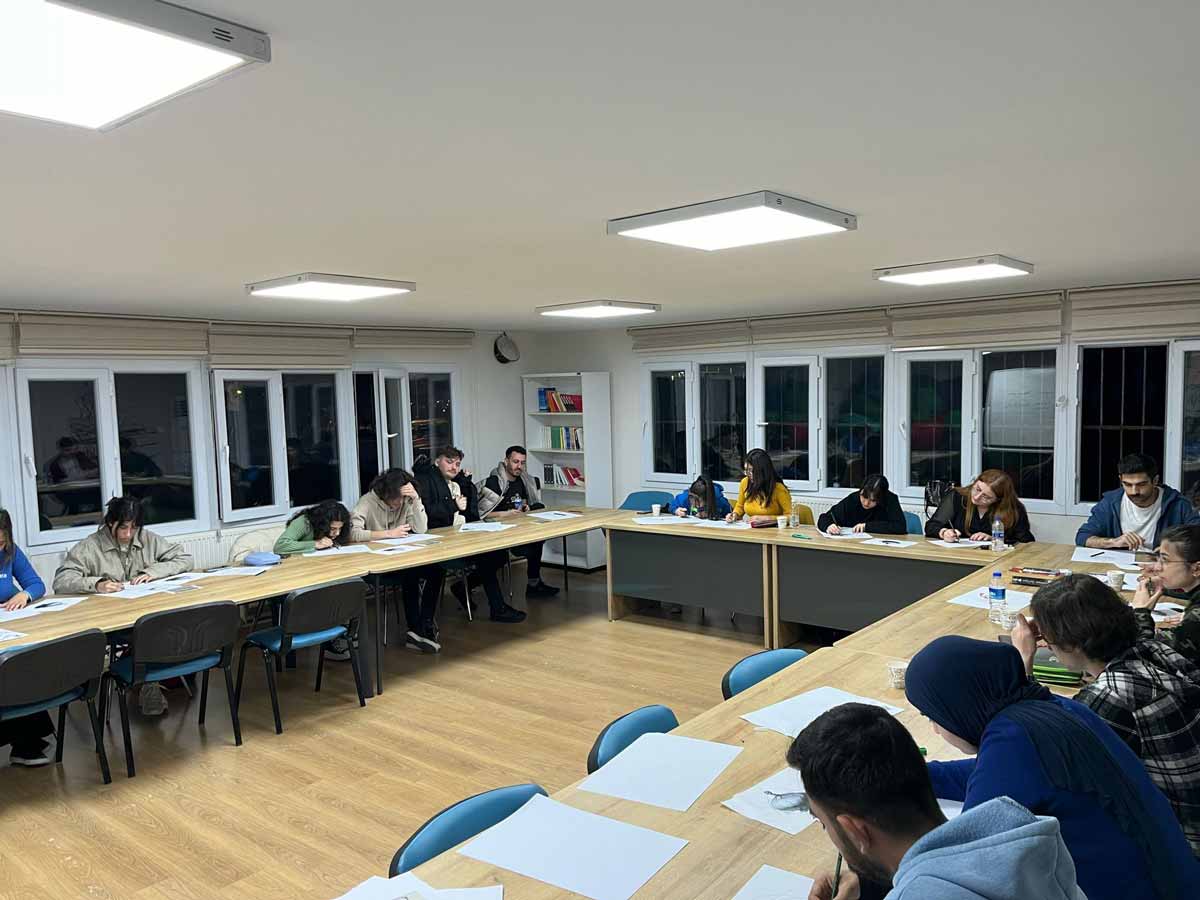 MUĞLA’DA GENÇLER SANAT ATÖLYE ÇALIŞMALARINA KATILIYOR