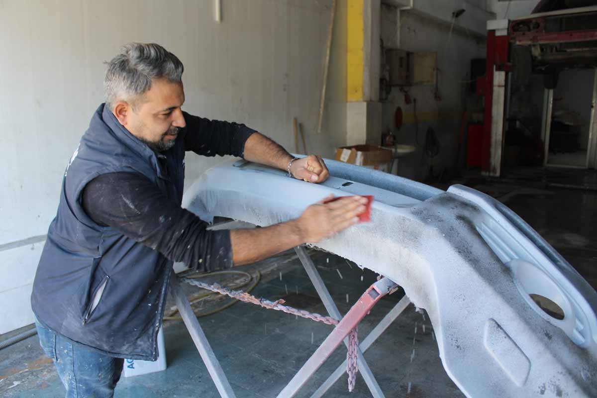 OTOMOBİL TUTKUNLARI ESNAFIN YÜZÜNÜ GÜLDÜRÜYOR