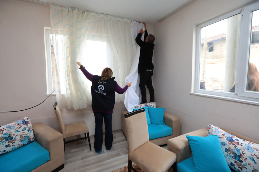 SEVGİ ELİ 18 YAŞINDA