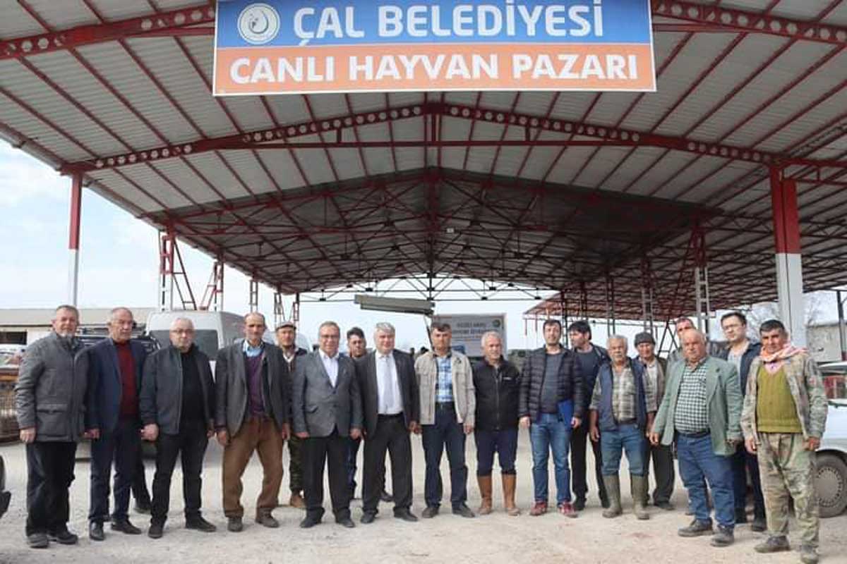 ÇAL'DA 17 AİLEYE KOÇ DESTEĞİ