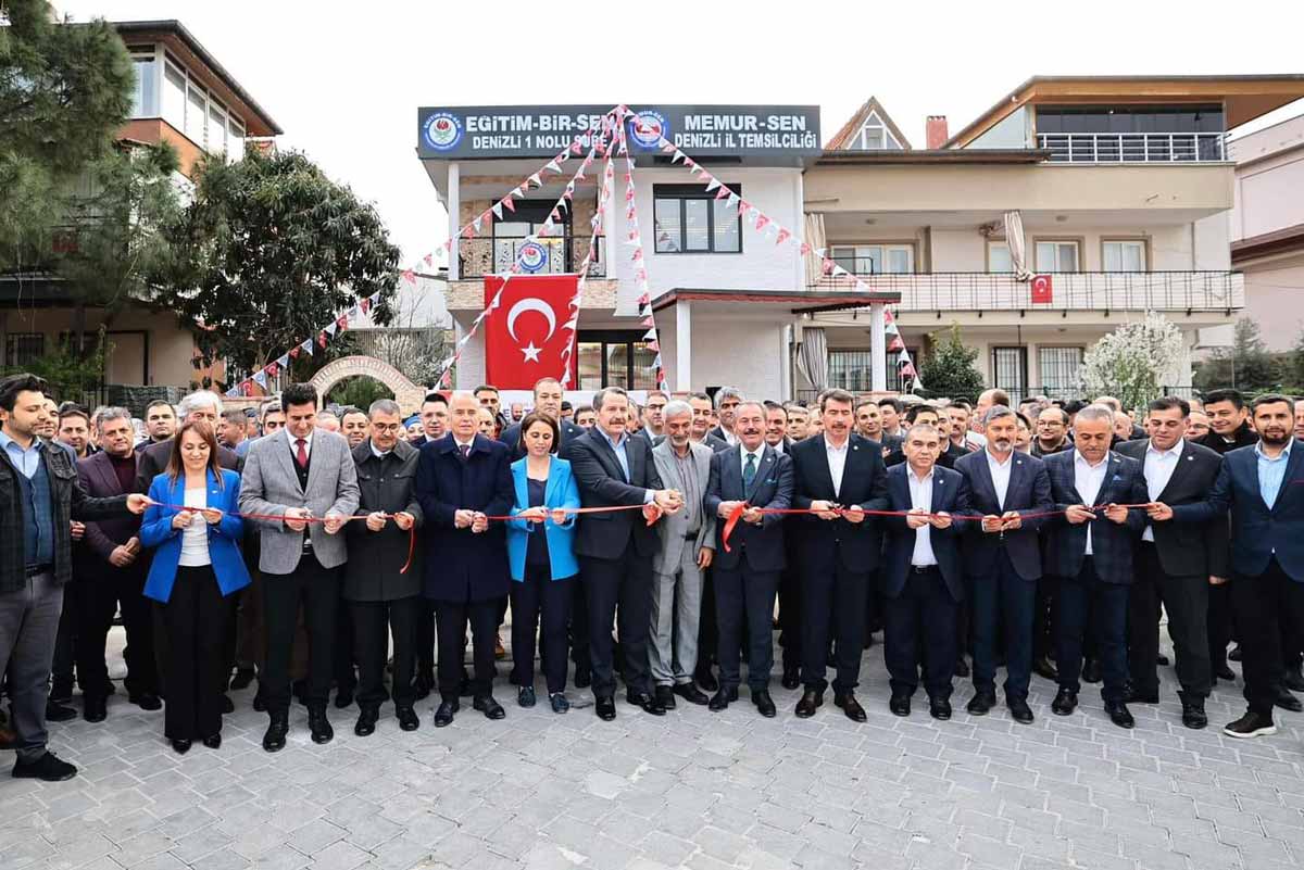 EĞİTİM BİR SEN HİZMET BİNASI TÖRENLE AÇILDI