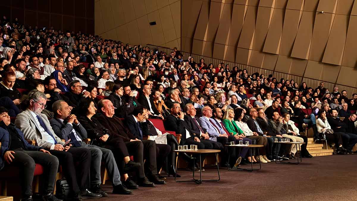 FİLARMONİ ORKESTRASINDAN BÜYÜLEYİCİ KONSER