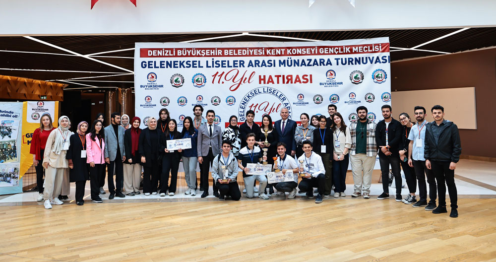 GENÇLER FİKİRLERİNİ YARIŞTIRDI