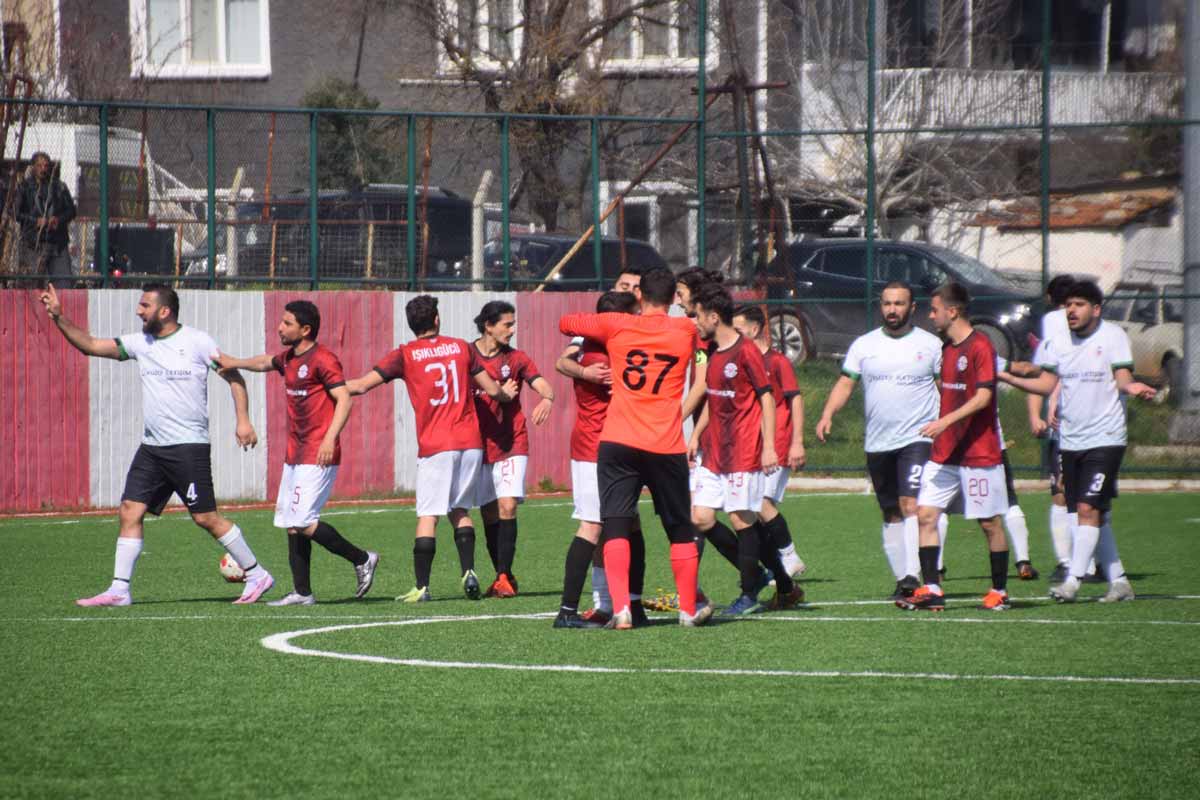 GERGİN GEÇEN MAÇIN GALİBİ KUTLUBEYSPOR 3-1