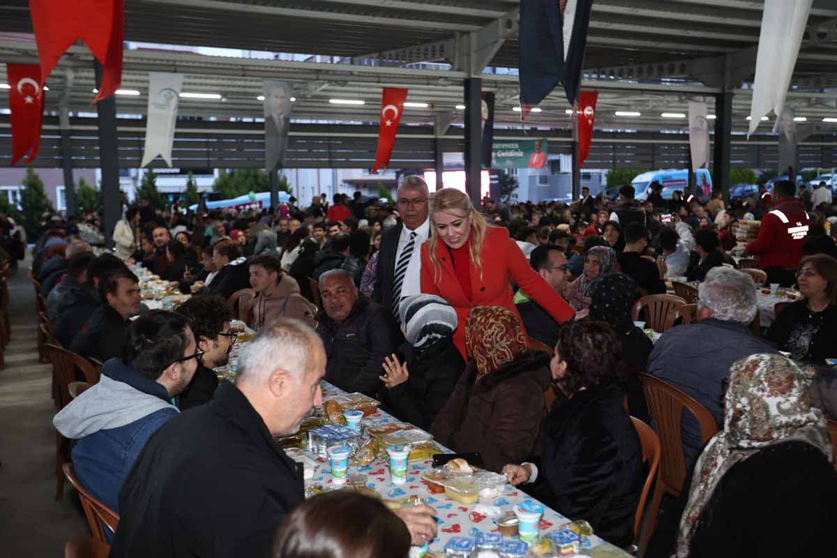 İFTAR SOFRASI ADALET MAHALLESİ’NE KURULDU