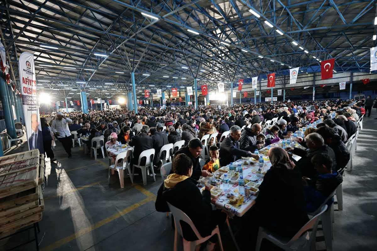 İFTAR SOFRASI FATİH’TE KURULDU